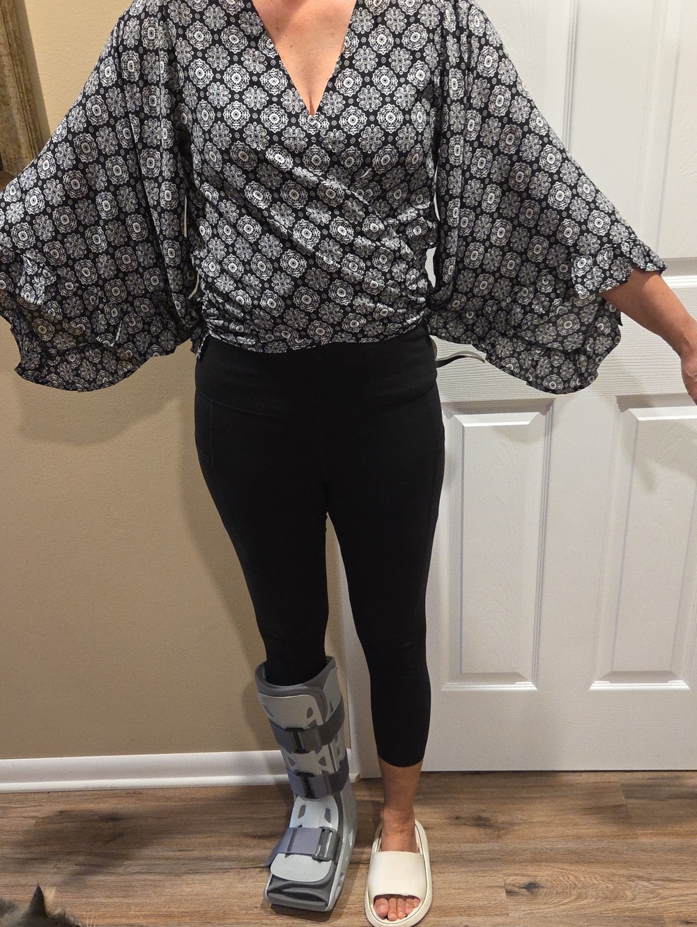 Lily White Floral Bell Sleeve Blouse in Black & White Size Medium